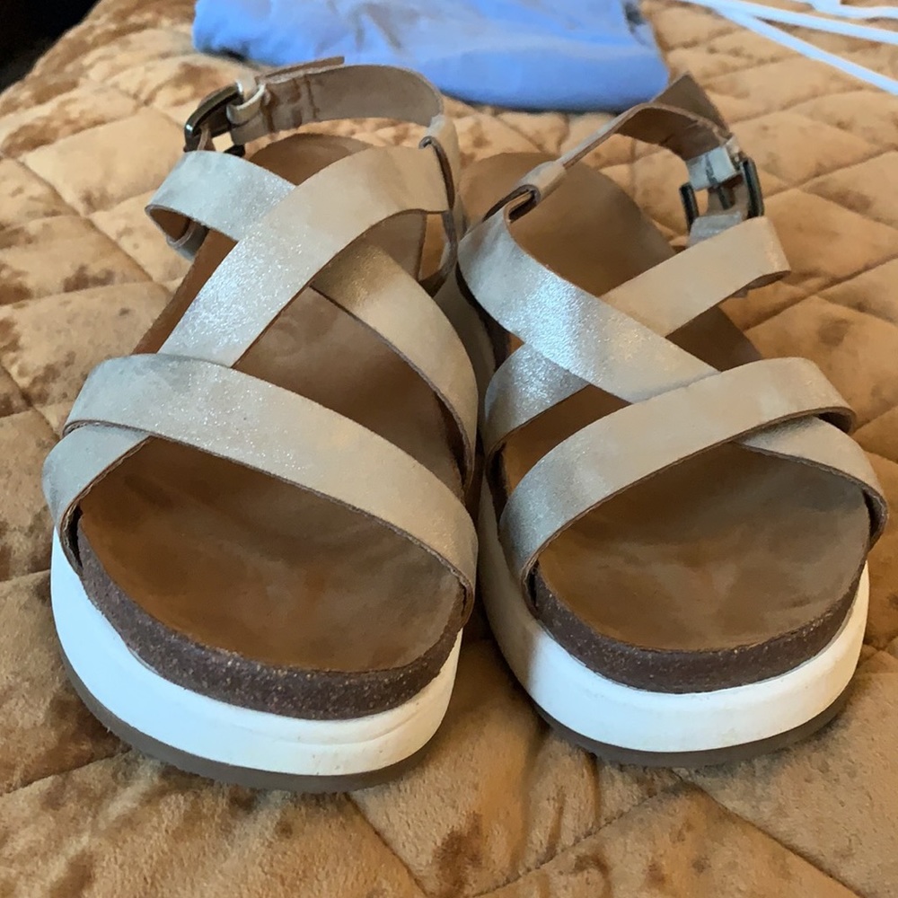 Platform Sandals - Picture 2 of 5